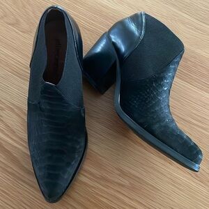 Jeffrey Campbell black bootie / worn 2x / snake look